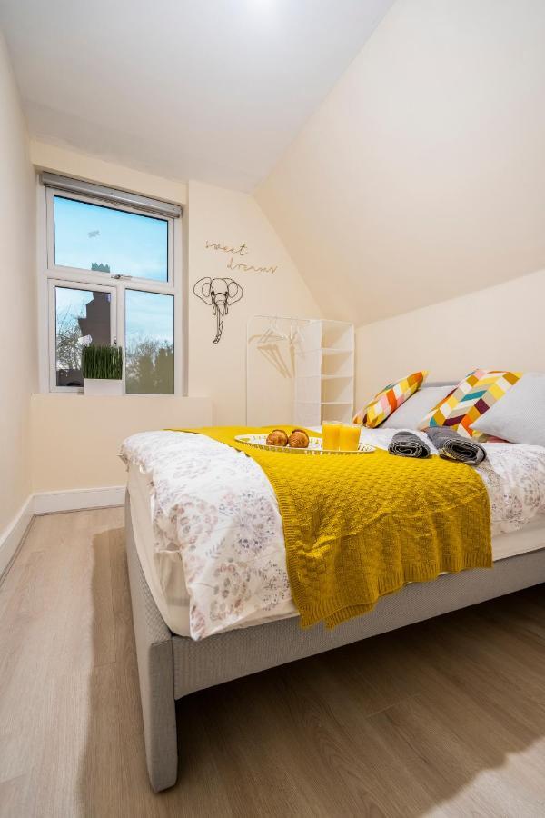 Deluxe 2-Bedroom Flat With Free Parking Birmingham Dış mekan fotoğraf