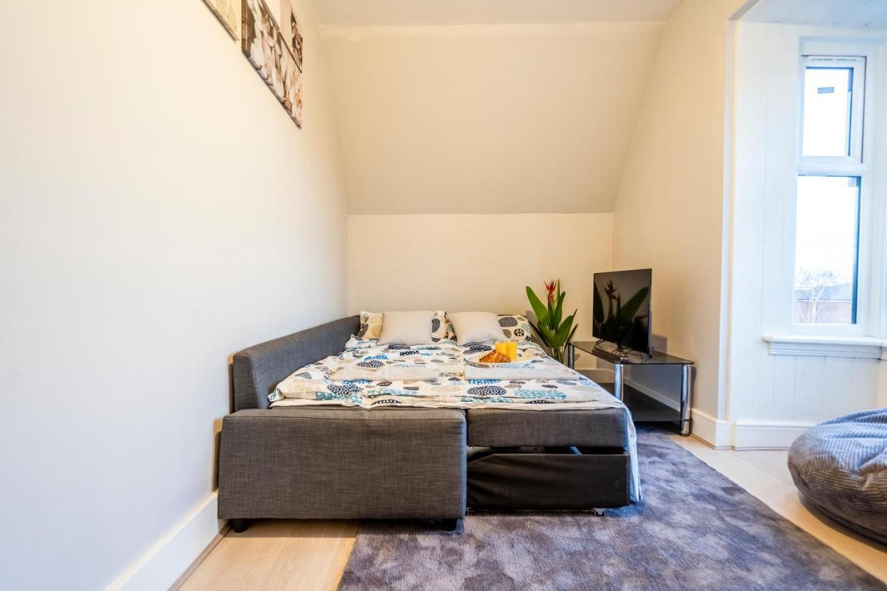 Deluxe 2-Bedroom Flat With Free Parking Birmingham Dış mekan fotoğraf
